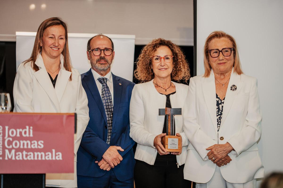 La DO Empordà recollint el premi.