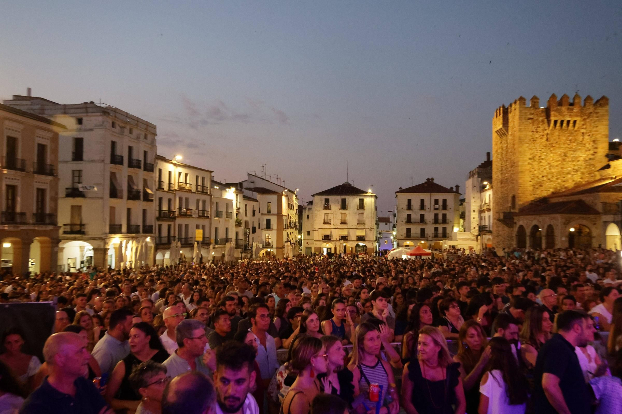 Así fueron los conciertos de este domingo en la plaza Mayor de Cáceres