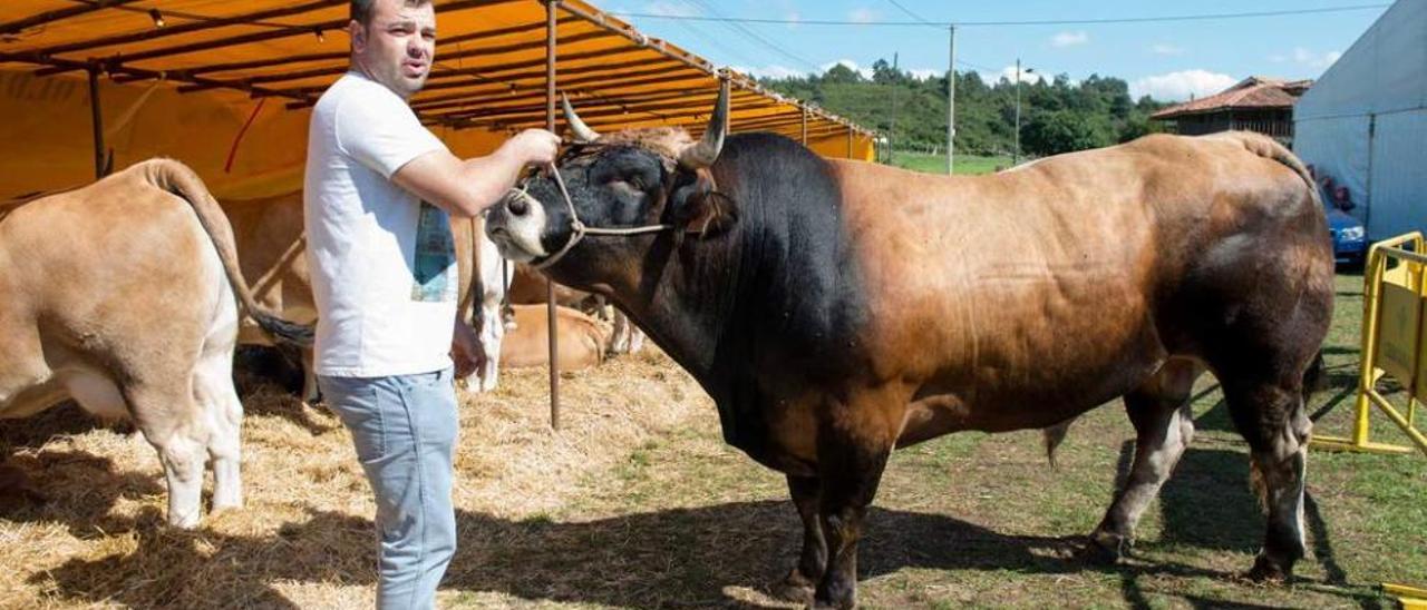 José Manuel Fernández. Este ganadero de Premoño es además concejal de Medio Rural y trabajador de Arcelor.