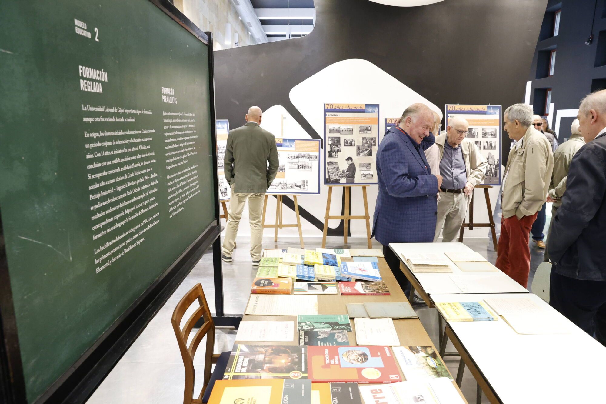 Inauguración de la exposición por el 70.º aniversario de la primera promoción de alumnos de la Universidad Laboral.