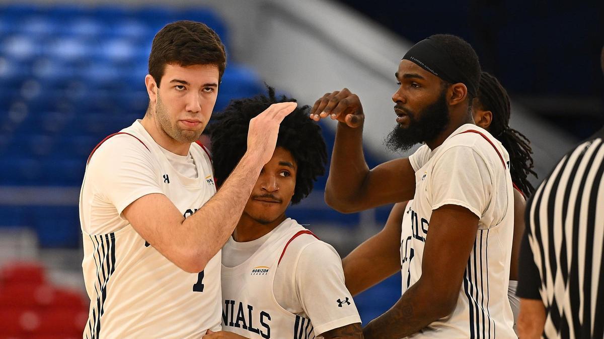 Álvaro Folgueiras es el máximo reboteador de la NCAA.