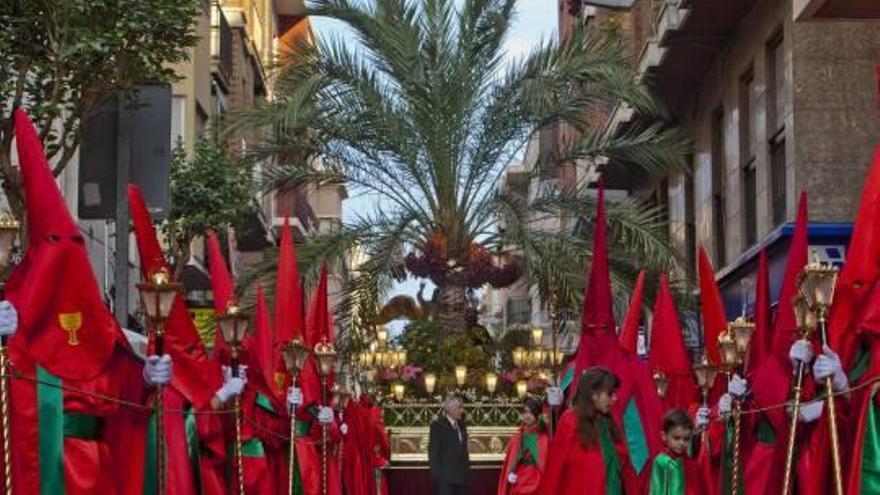 Una palmera de más de 500 kilos para la Oración en el Huerto