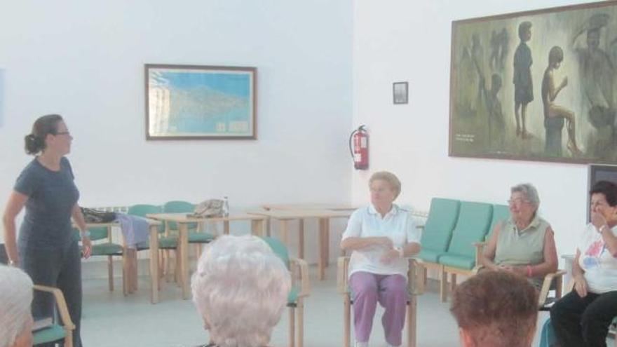 Participantes del taller en el centro polivalente La Baragaña.