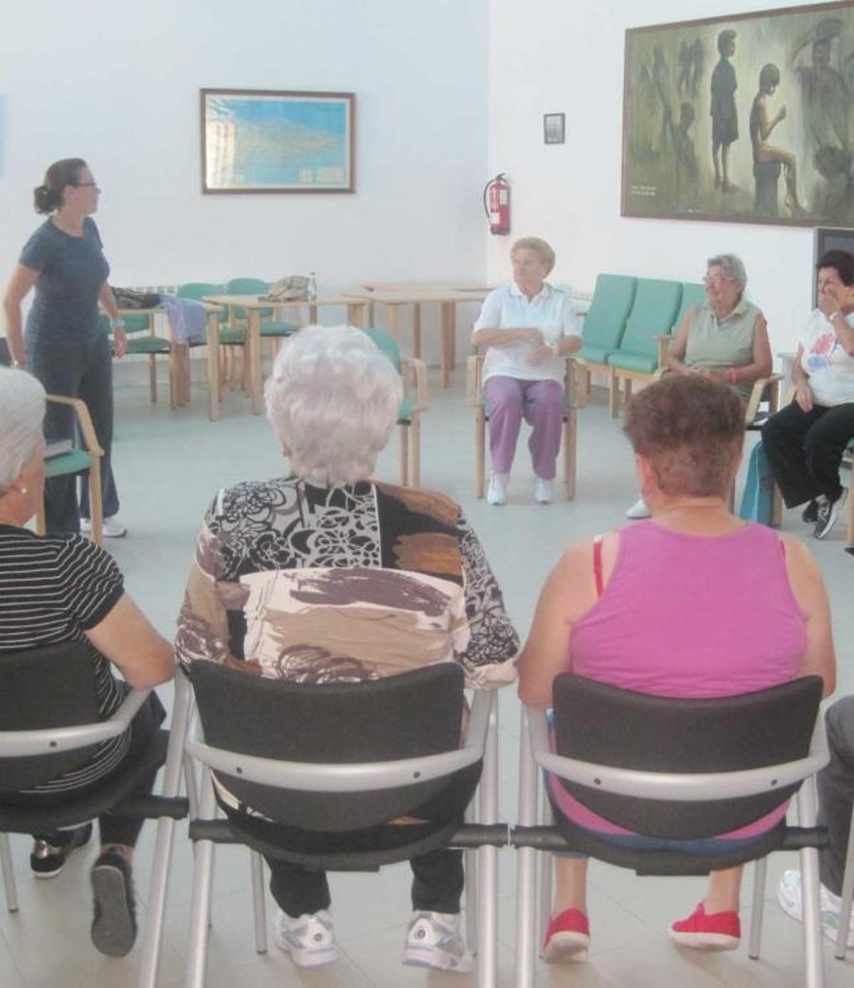 Participantes del taller en el centro polivalente La Baragaña.