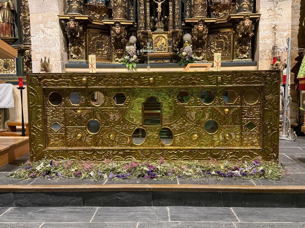 Detalle de la réplica del altar mayor en la iglesia de Moreruela de Tábara
