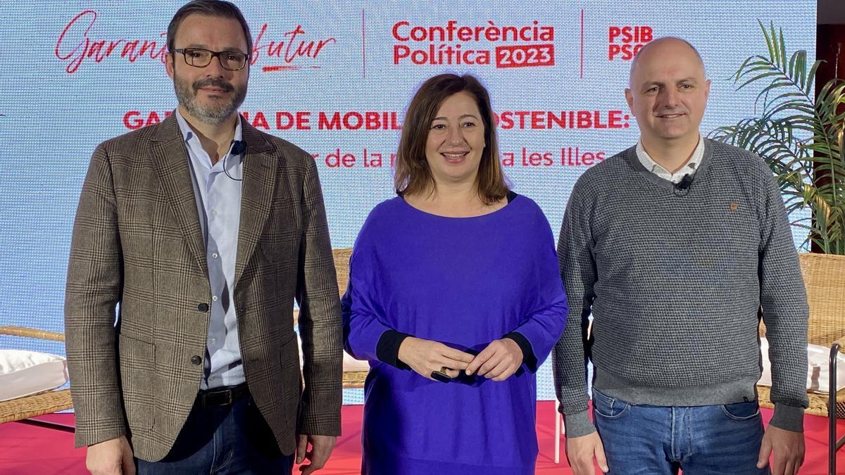 El alcalde de Palma, José Hila;la presidenta del Govern, Francina Armengol, y el coordinador de Movilidad, Jaume Mateu