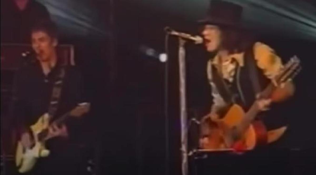 Ariel Rot y Enrique Bunbury en aquella mítica actuación.