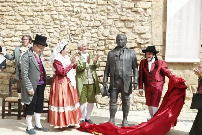 Antonio López inaugura su escultura de Goya en Fuendetodos