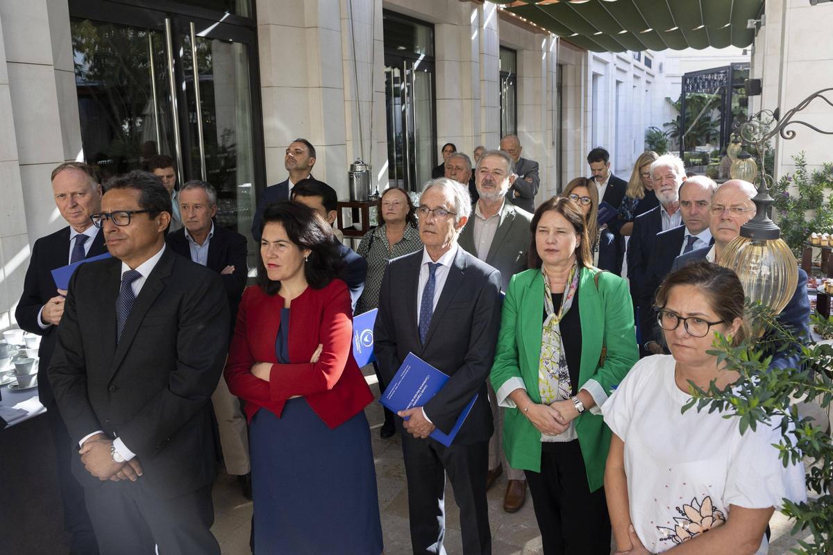 Representantes del Cuerpo Consular de València en el acto en el que se ha anunciado la I Conferencia Mundial de Cónsules.