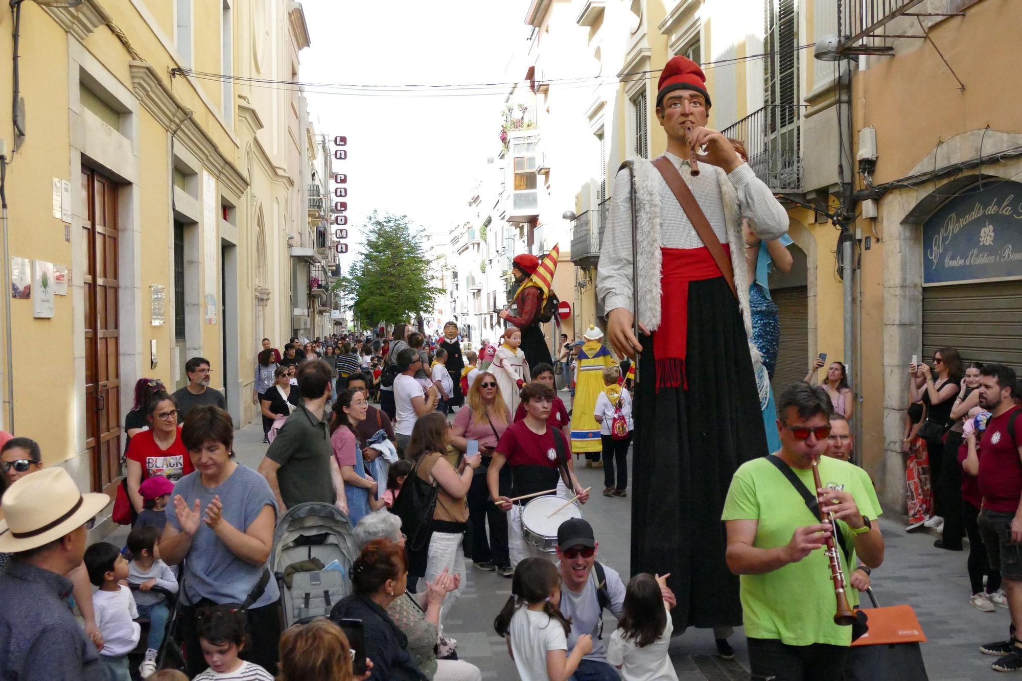 La trobada gegantera de la Diada de Santa Creu celebra els 30 anys dels Amics dels Gegants de Figueres