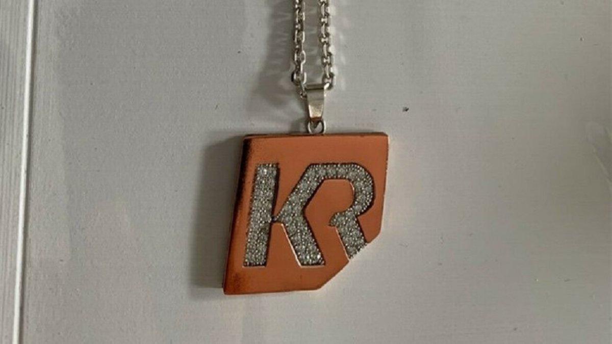 Este es el precio que ha alcanzado un collar de Kiko Rivera que él sacó a subasta