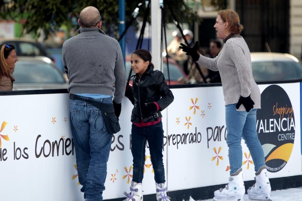 Pista de hielo y tiovivo en la Plaza del Ayuntamiento