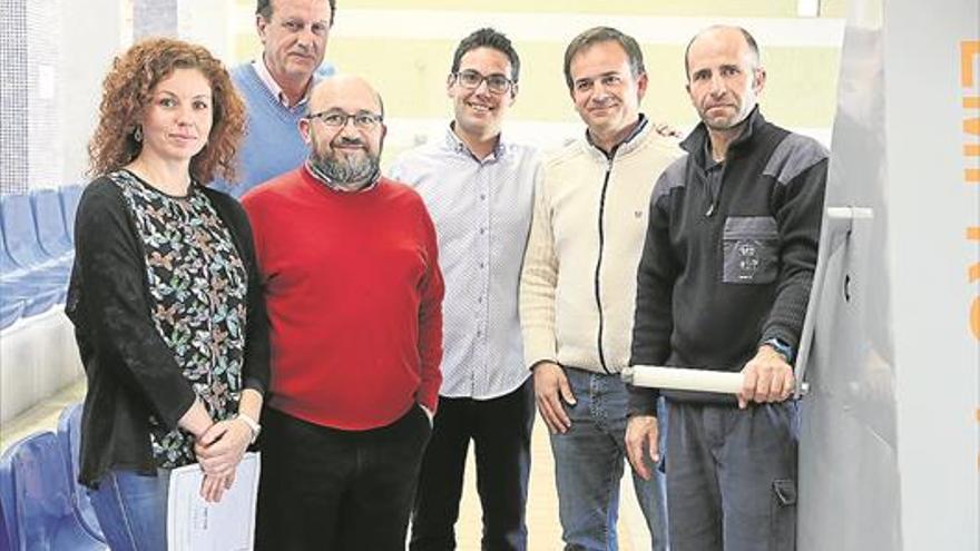 Dos montillanos idean una manta térmica para piscinas climatizadas