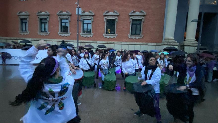 Batucada en La Merced en la manifestación del 8M en Murcia