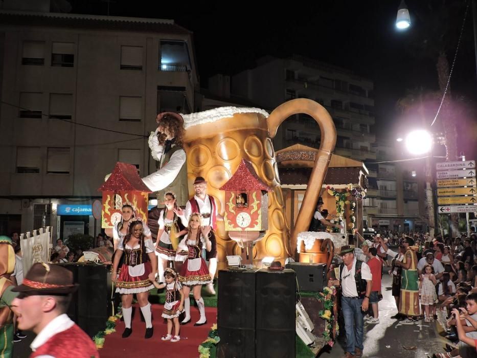 La bahía de Águilas se transforma en un gran teatro en su Carnaval de verano