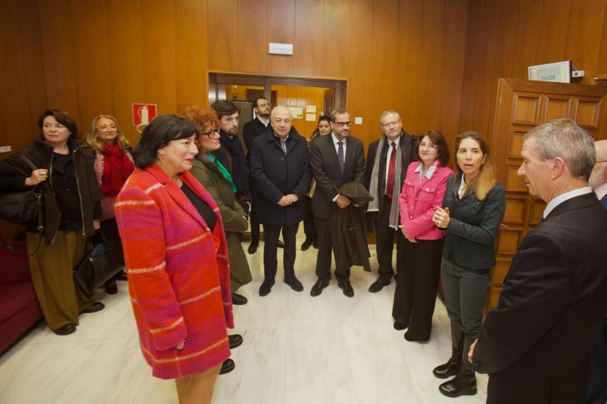 La rectora y Nuria Oliver con los europarlamentarios