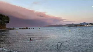 El humo del incendio de la Occitania francesa llega a la Costa Brava