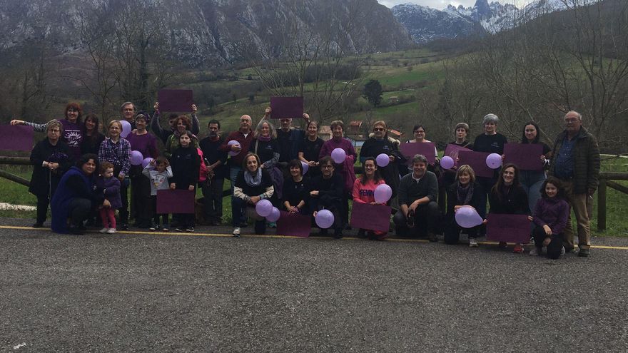 Cabrales camina por los derechos de la mujer en el 8M