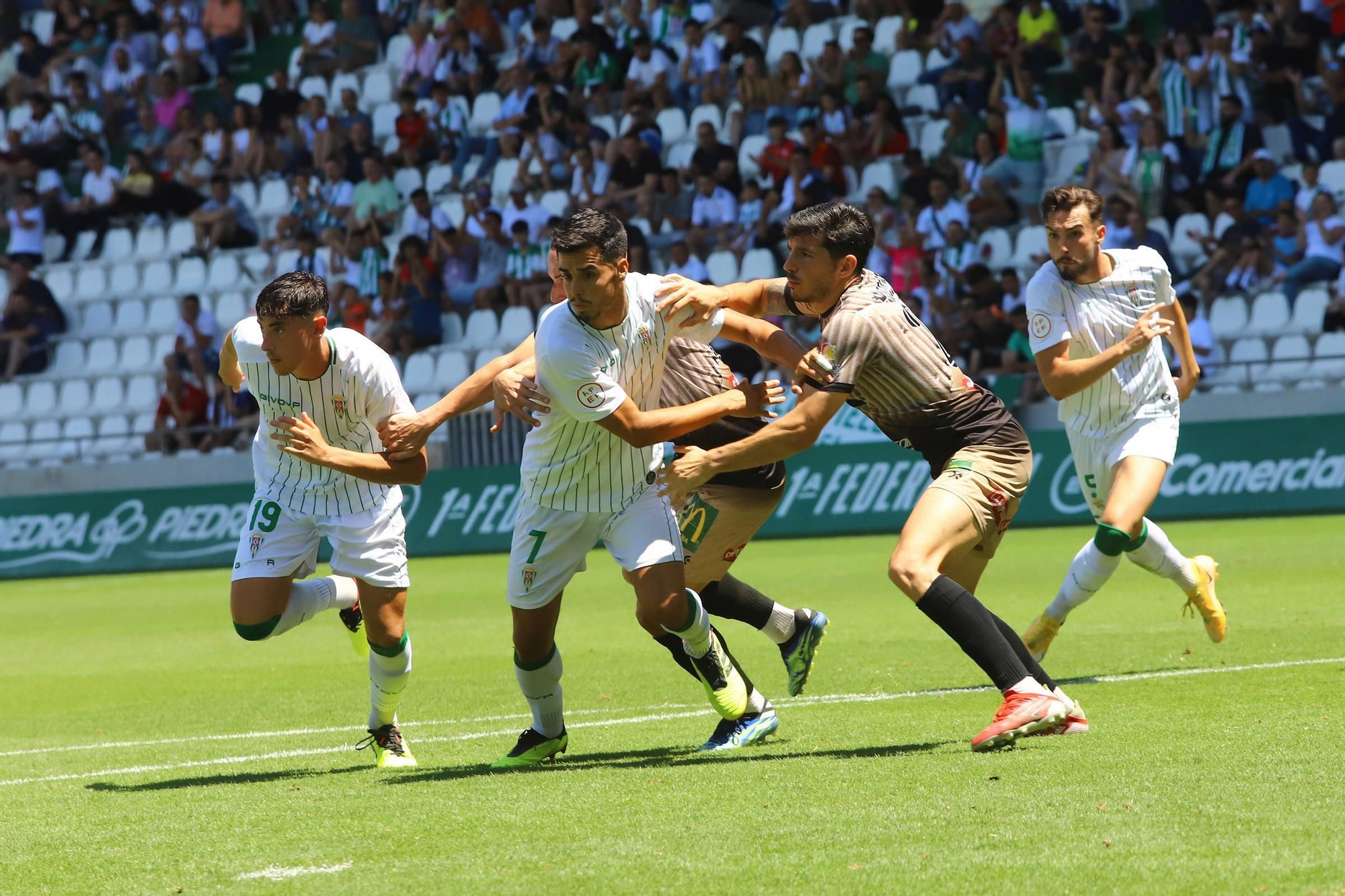 El derbi de play off entre el Córdoba B y el Ciudad de Lucena, en  imágenes