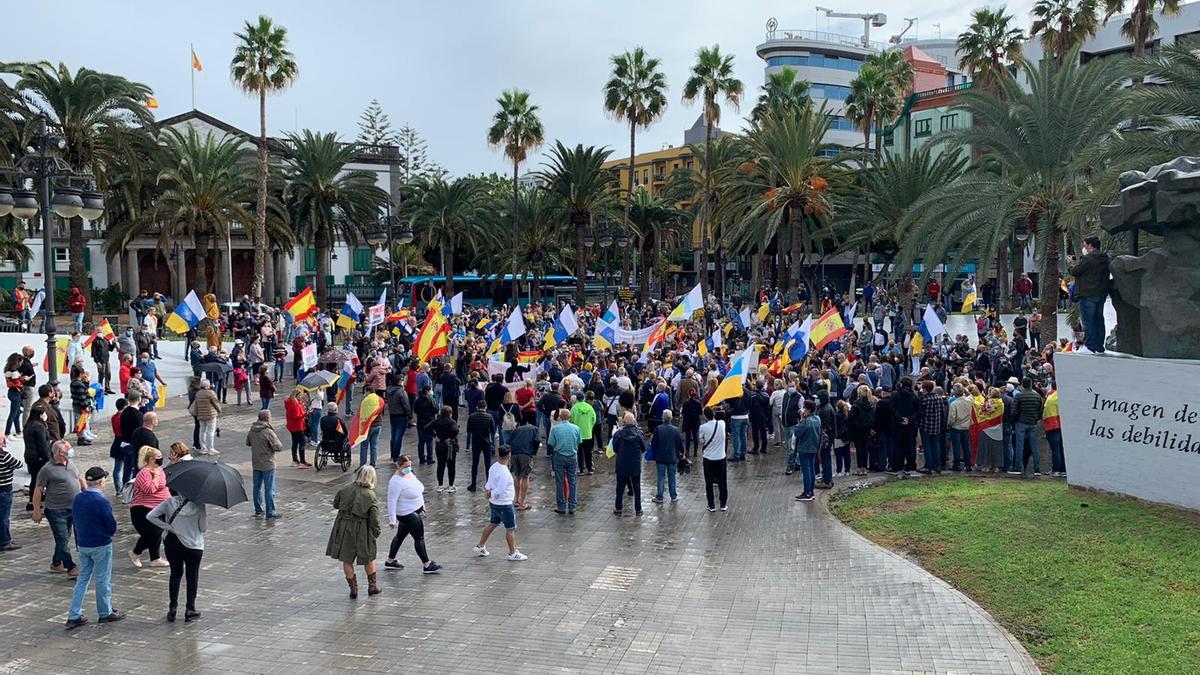 Manifestantes piden en Las Palmas que no se aloje a inmigrantes como turistas