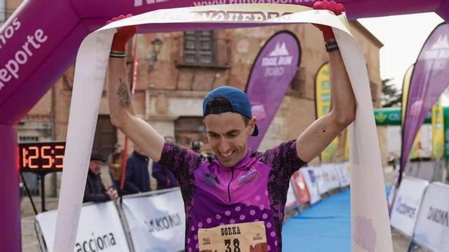 Gorka García entrando en la meta. | Foto TBT