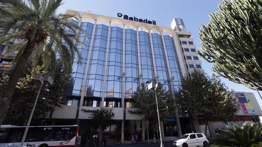 Banco Sabadell vende casi toda su cartera inmobiliaria a Cerberus