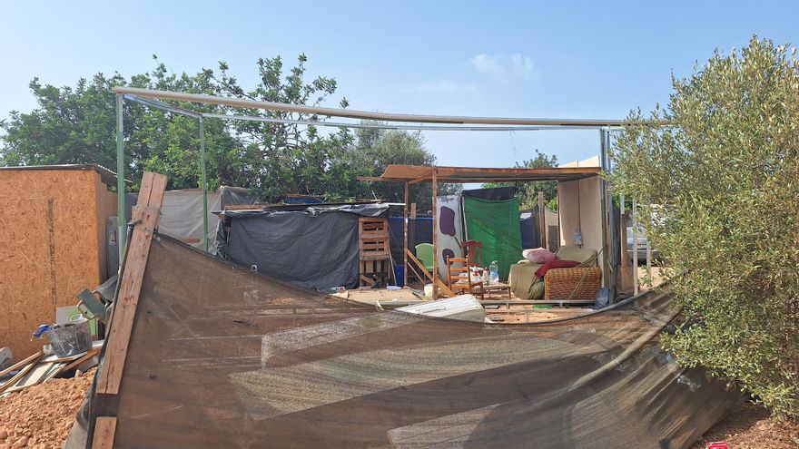 Los residentes en el poblado chabolista de Ibiza Can Rova 2 preparan su marcha sin ningún lugar a dónde ir