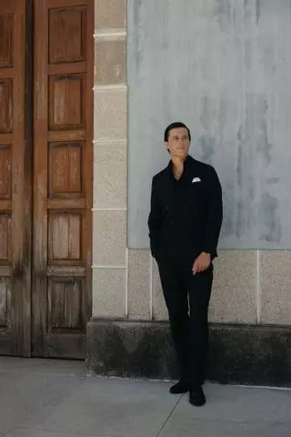 Silbon ficha a Álvaro Carreras, jugador del Real Madrid, como nuevo embajador de su sastrería