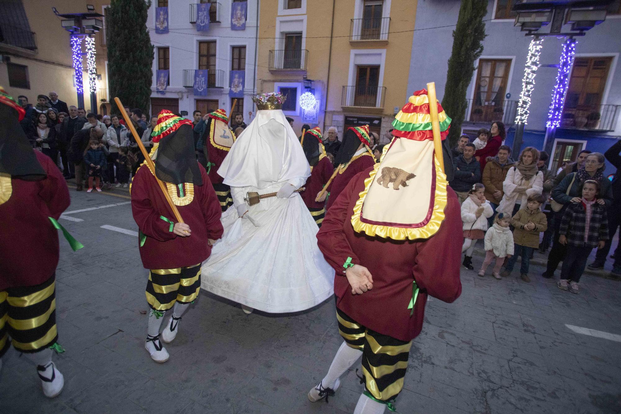 Ontinyent se vuelca con la tradiconal procesión de la Puríssima