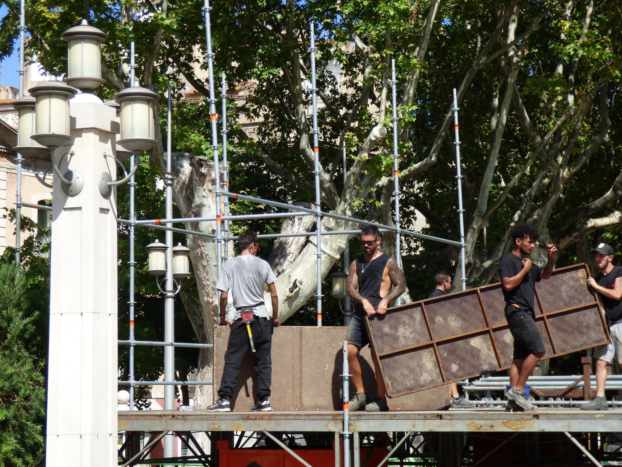 Comencen les tasques de muntatge de l'escenari de la Rambla de l'Acústica