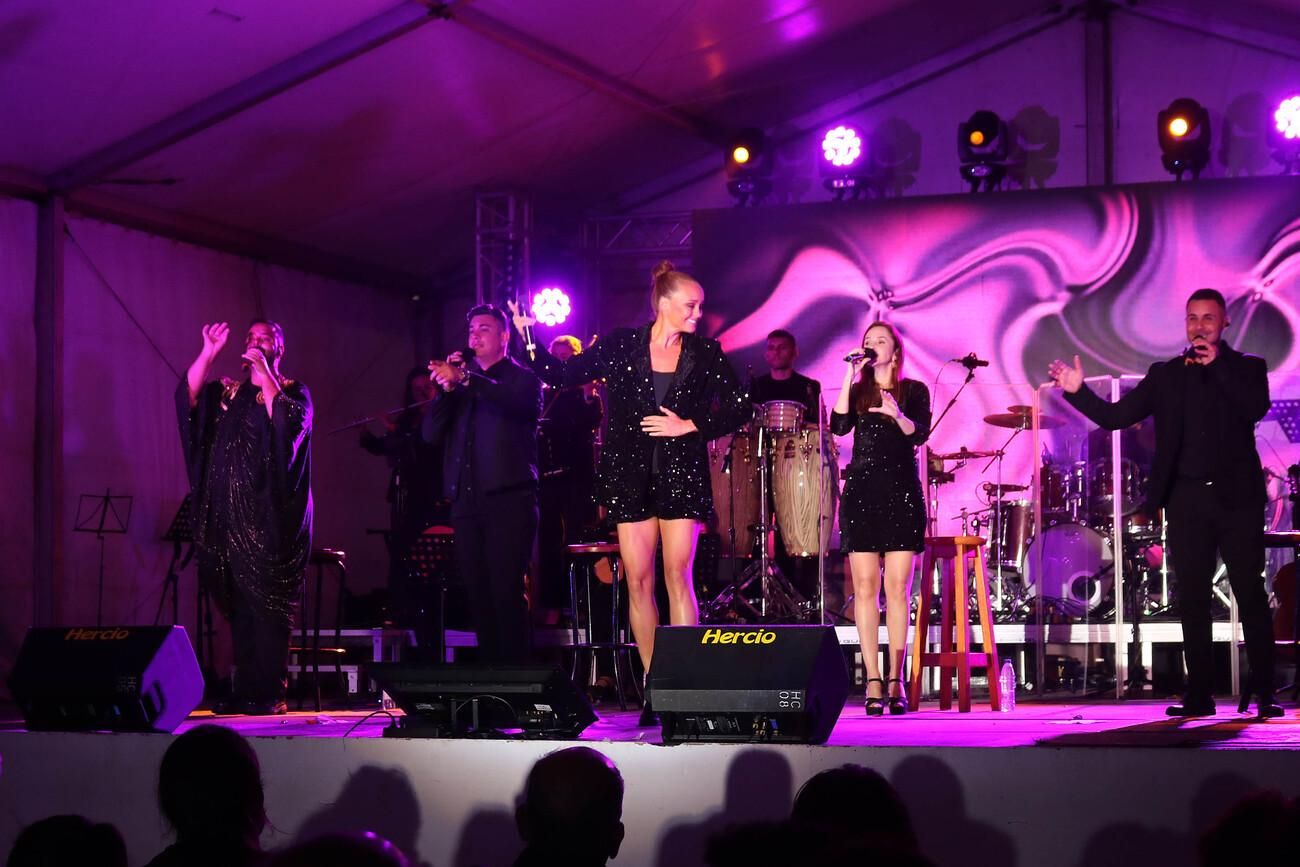 Los Cantadores y Shaila Dúrcal en las fiestas de San Marcial en Femés