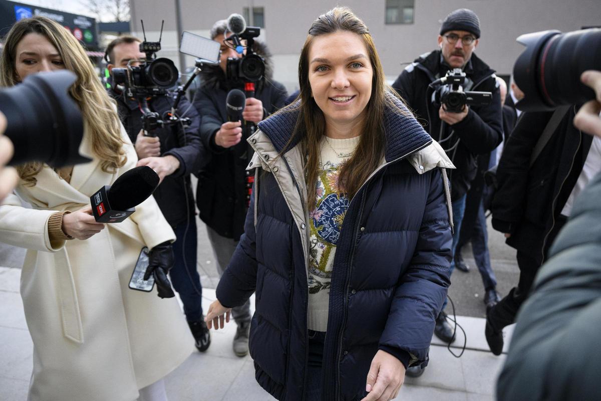 Simona Halep llegando al juicio