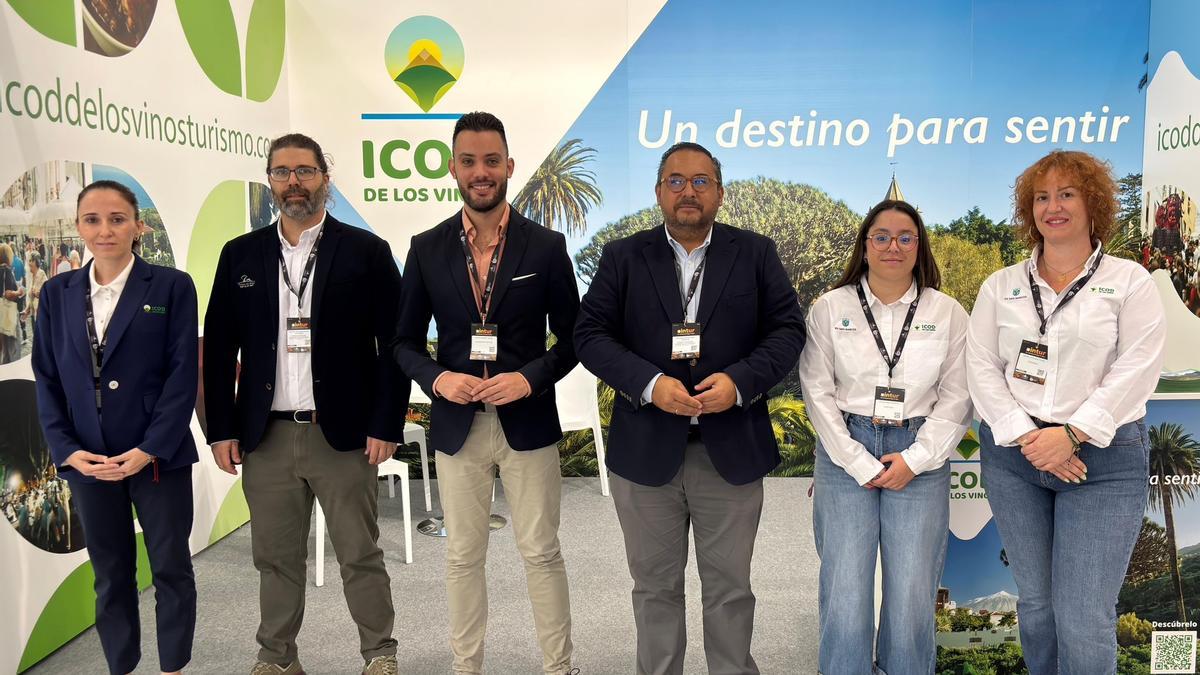 El equipo asistente a la feria