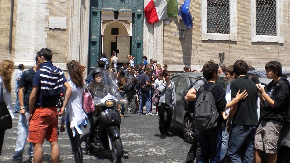zentauroepp13260871 roma   internacional   salida de la escuela en italia  foto 191024172416