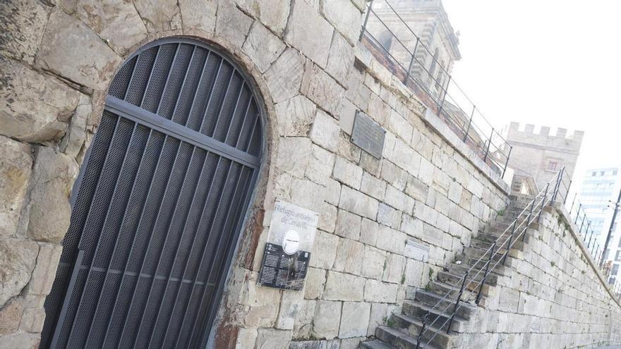 Conflicto en la Fundación de Cultura por el contrato de atención al público del refugio de Cimavilla y las baterías de costa