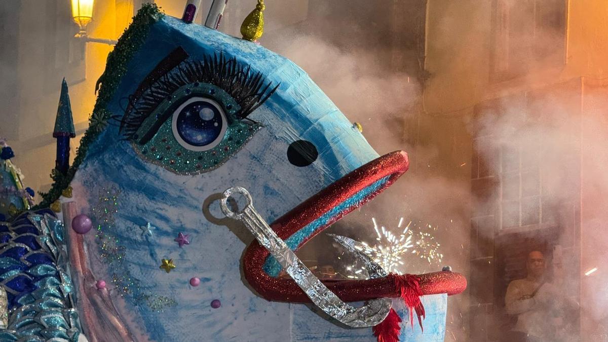 Telde despide su Carnaval con la quema de la sardina y anuncia la alegoría de 2027