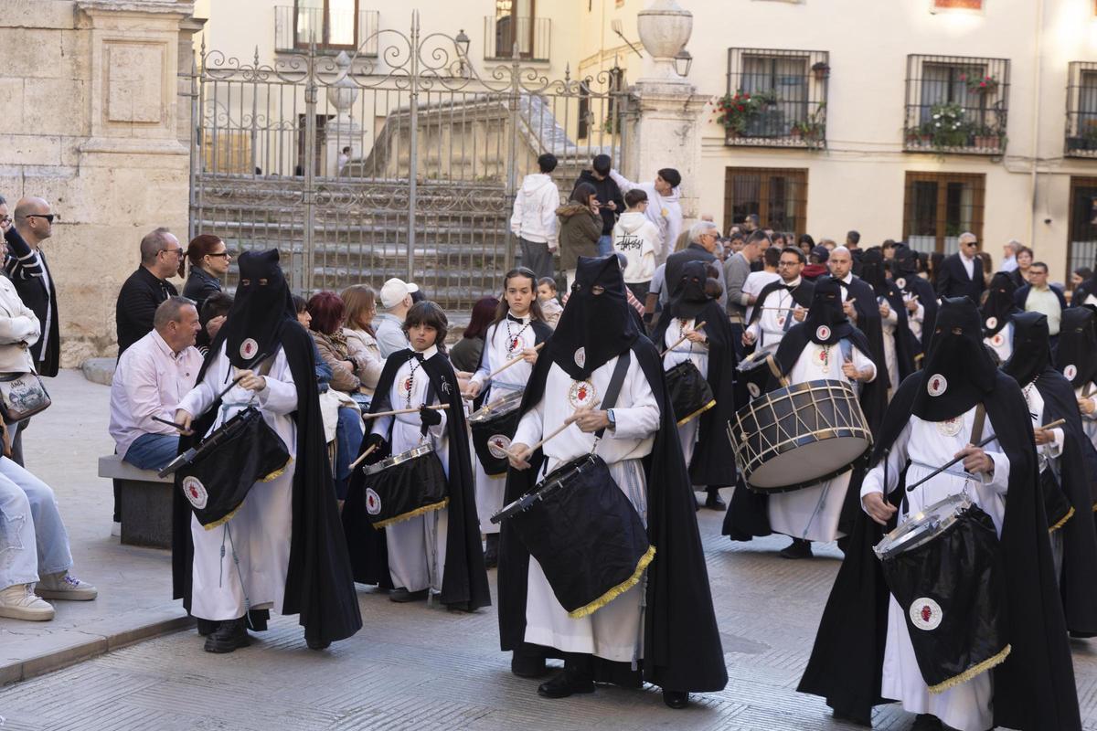 La solemne procesión del Santo Entierro de Xàtiva, en imágenes