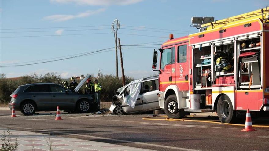 Dos muertos y dos heridos en una colisión frontal entre dos turismos