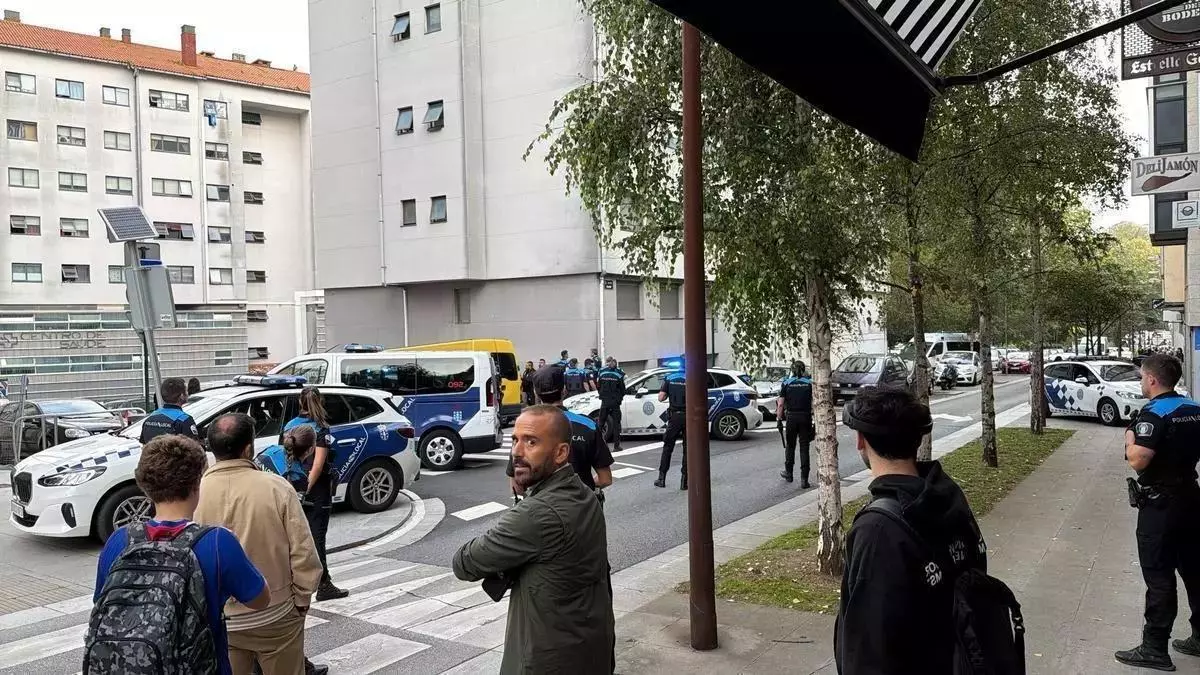 La asociación de Policía Local de A Coruña critica a su jefatura por reunirse con las familias que rodearon a agentes en el incidente de Orillamar