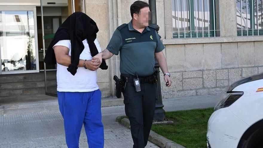 El acusado, Marco Antonio P.F. sale del juzgado de Marín para su entrada en prisión en octubre de 2023.