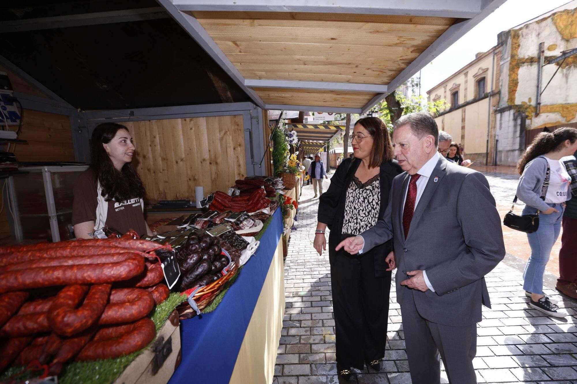 Apertura del mercadillo de la Ascensión y visita del alcalde