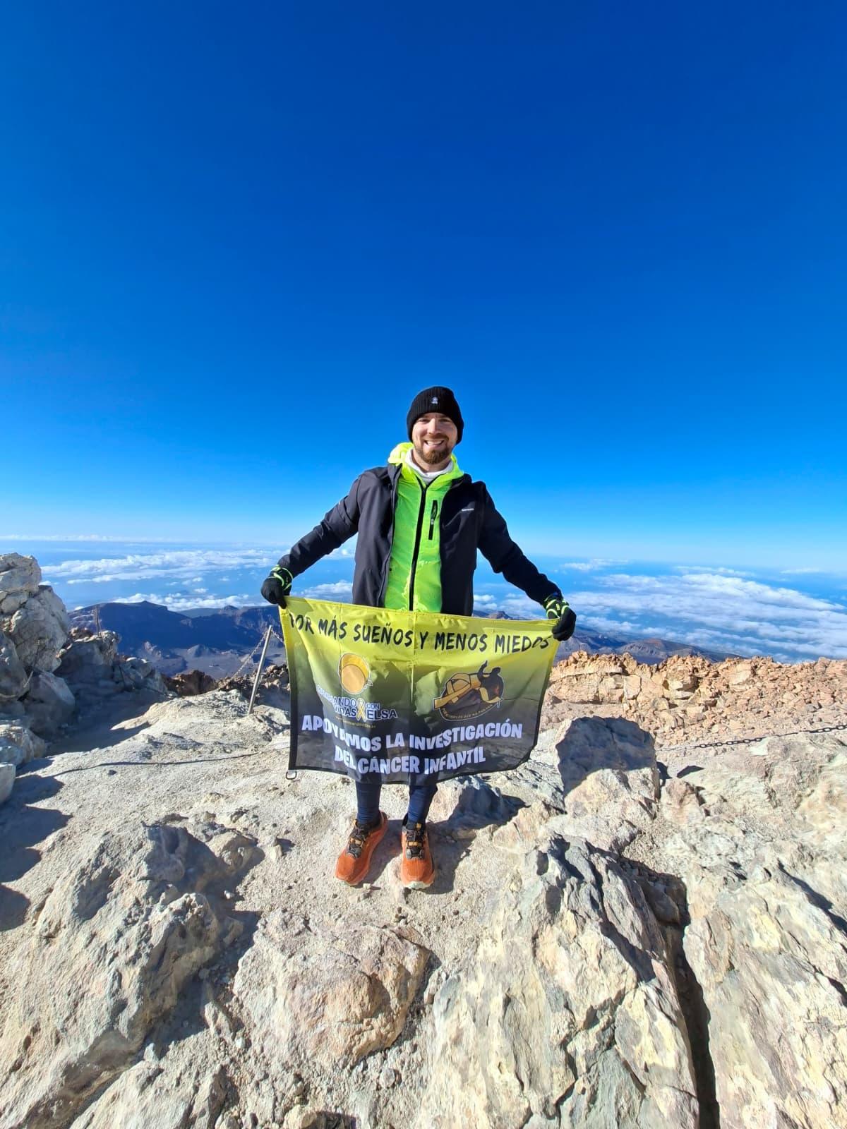 Caballero coronó el Teide este año como parte de su iniciativa solidaria