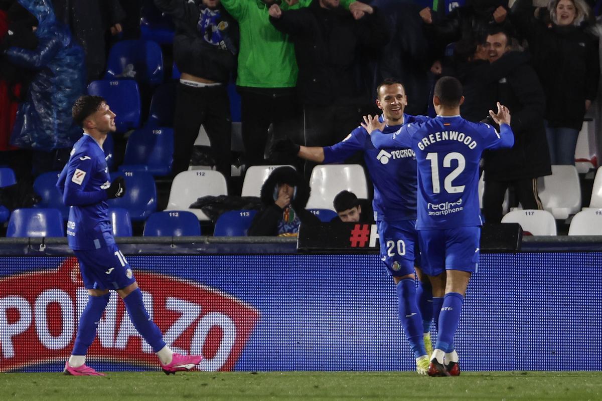 Greenwood celebra un gol de Maksimovic con el Getafe CF