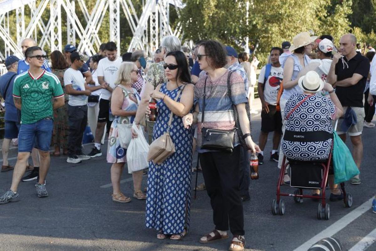 Miles de personas disfrutaron de este fenómeno en la capital aragonesa.