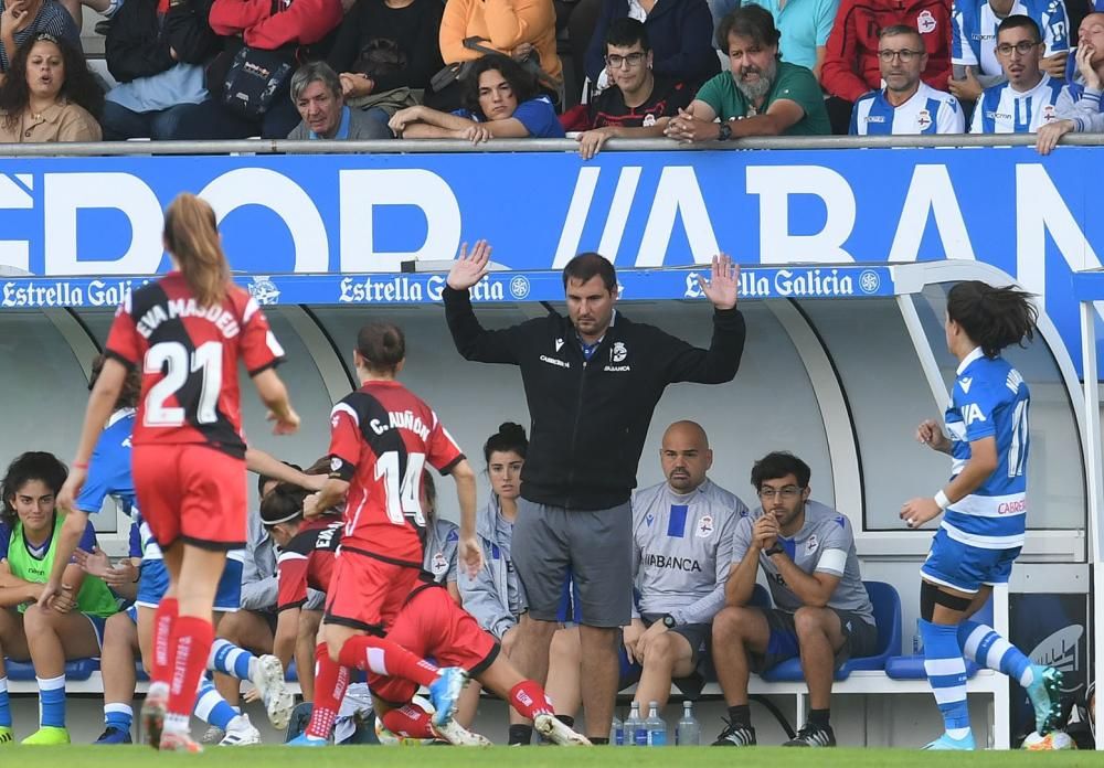 El equipo coruñés, superior, golpea tras el descanso con tantos de Peke, Gaby y Maya Solo el todopoderoso Barça, que hoy visita Huelva, puede igualar sus 13 puntos.