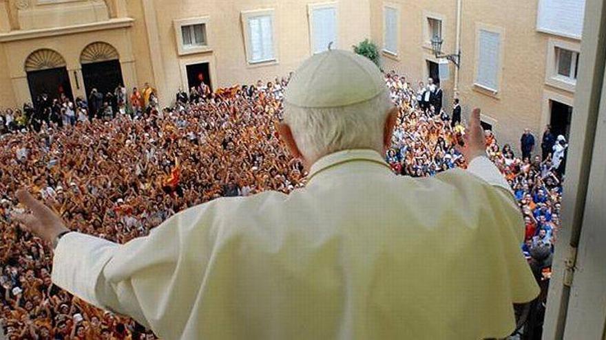 Benedicto XVI regresará este jueves al Vaticano como papa emérito