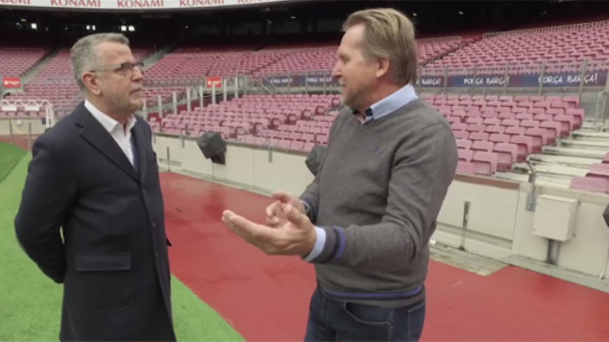 Bernd Schuster hablando con Lluís Canut, en un momento del programa Quan s'apaguen els llums (TV3)