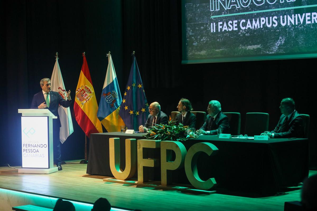 El vicepresidente del Gobierno de Canarias, Román Rodríguez, durante el acto de inauguración del nuevo campus de la Universidad Fernando Pessoa Canarias.