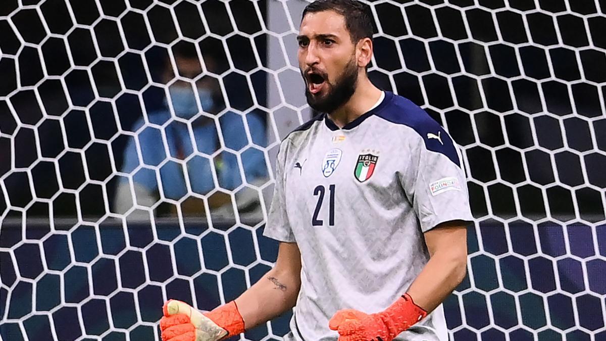 Donnarumma celebra una parada ante España en la Nations League