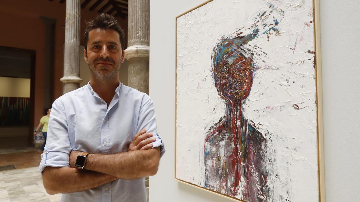Federico Contín, ganador del premio de arte Santa Isabel con su obra &#039;Refugiad@&#039;